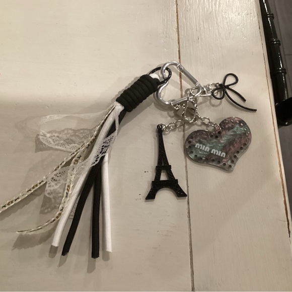 Accessories - Black Paris Keychain Set